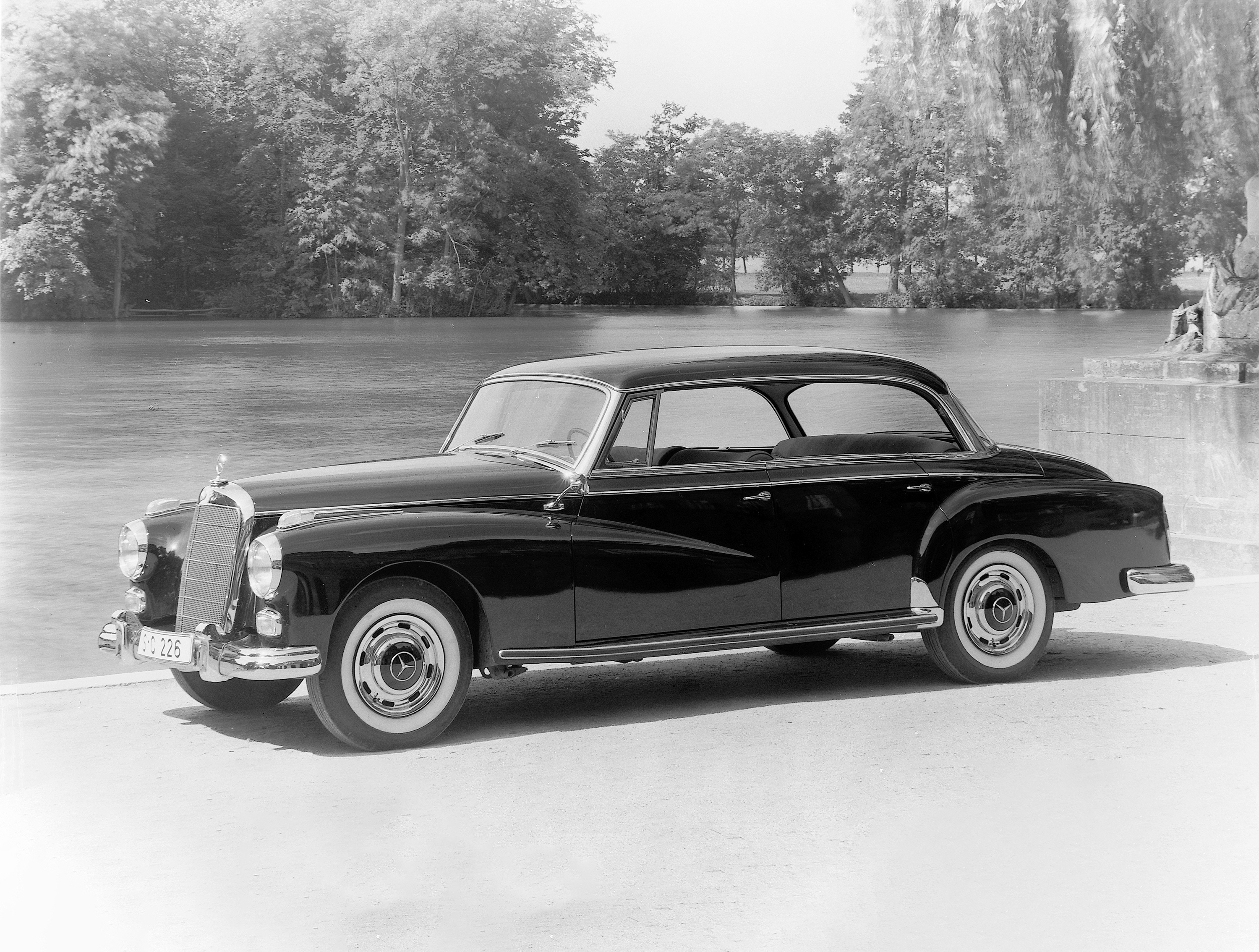 Quality | Mercedes-Benz Collection of Mercedes-Benz radiator grilles.