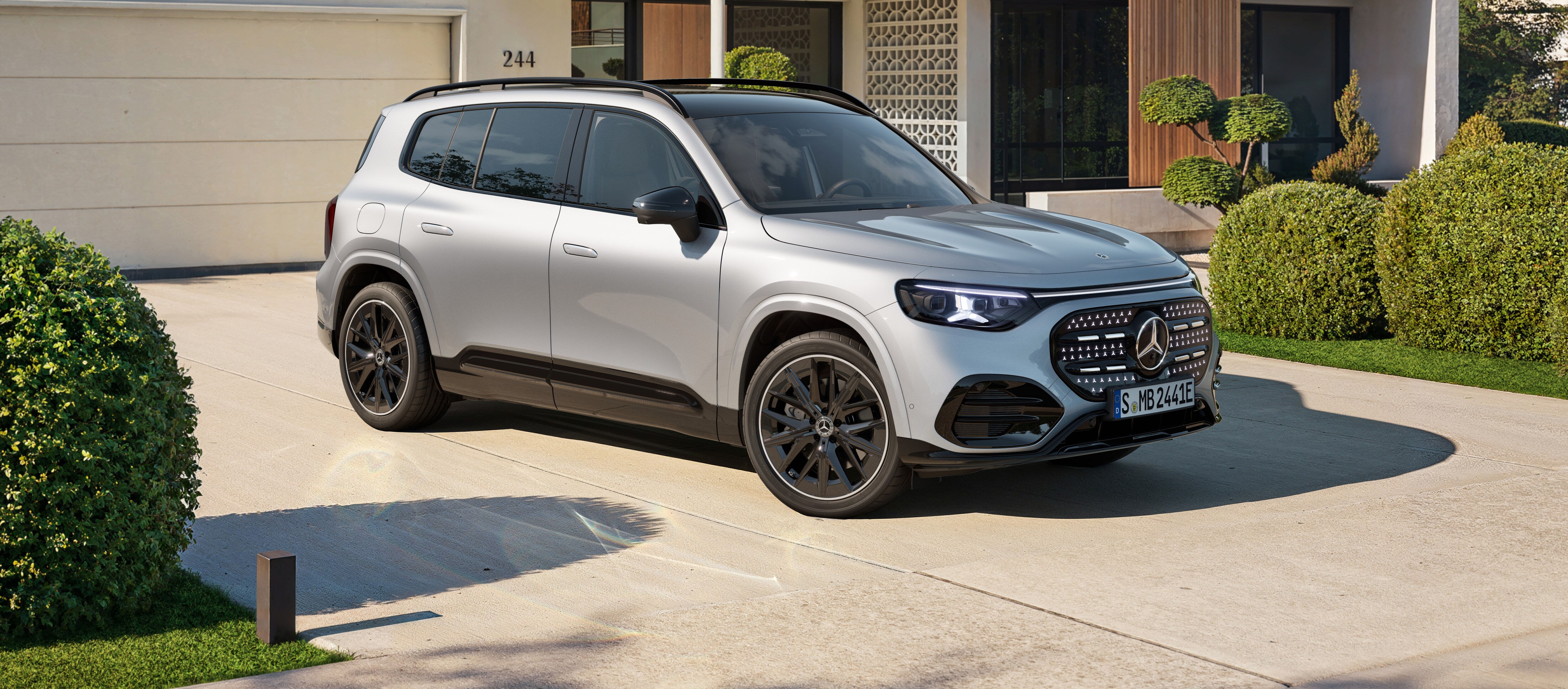 The all-new electric GLB.