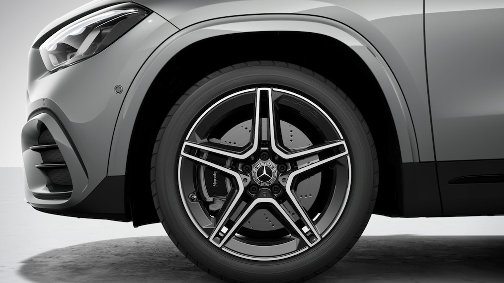 Mercedes-Benz GLA 車尾視圖。