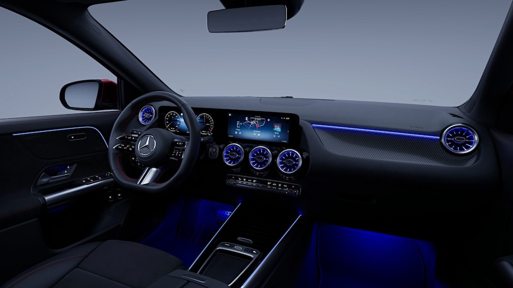 Mercedes-Benz GLA油電混合動力車的車頭視圖。