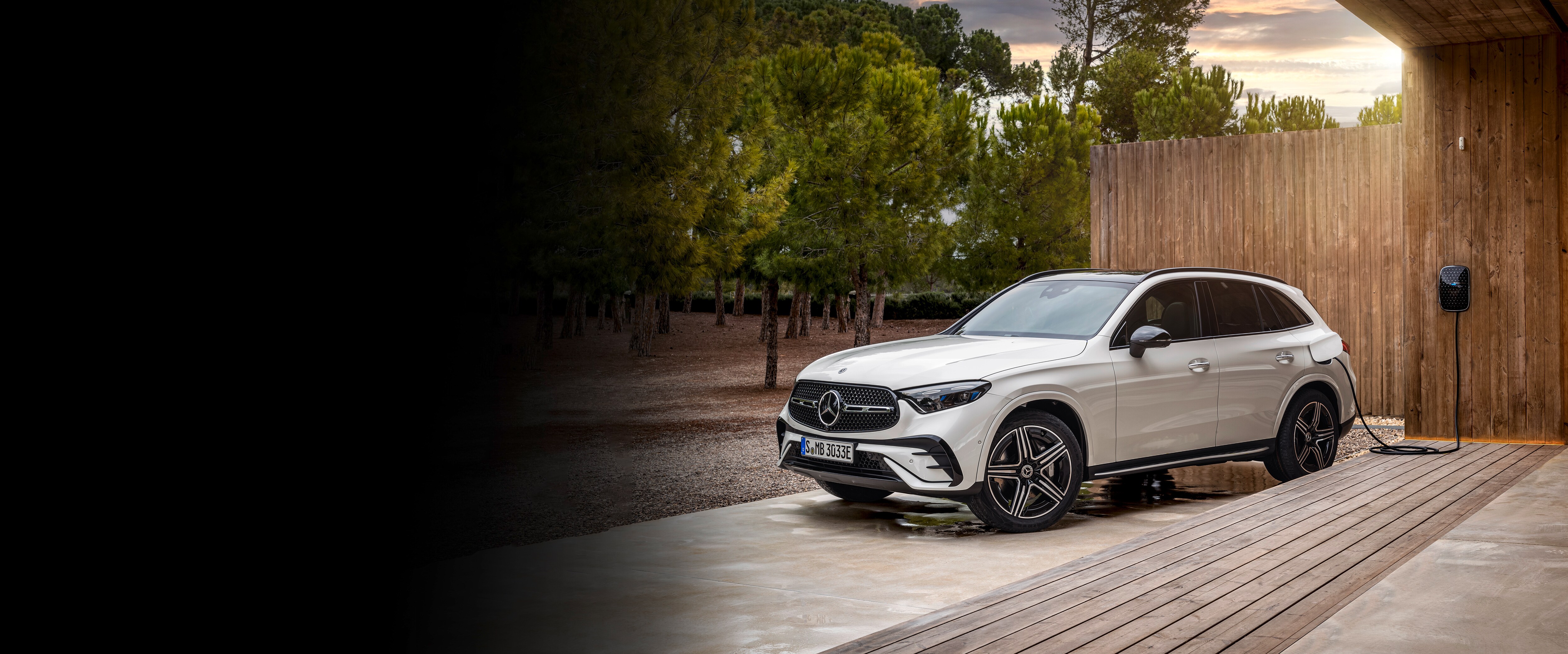 The Mercedes-Benz GLE SUV in a sidehot in front of a big house.