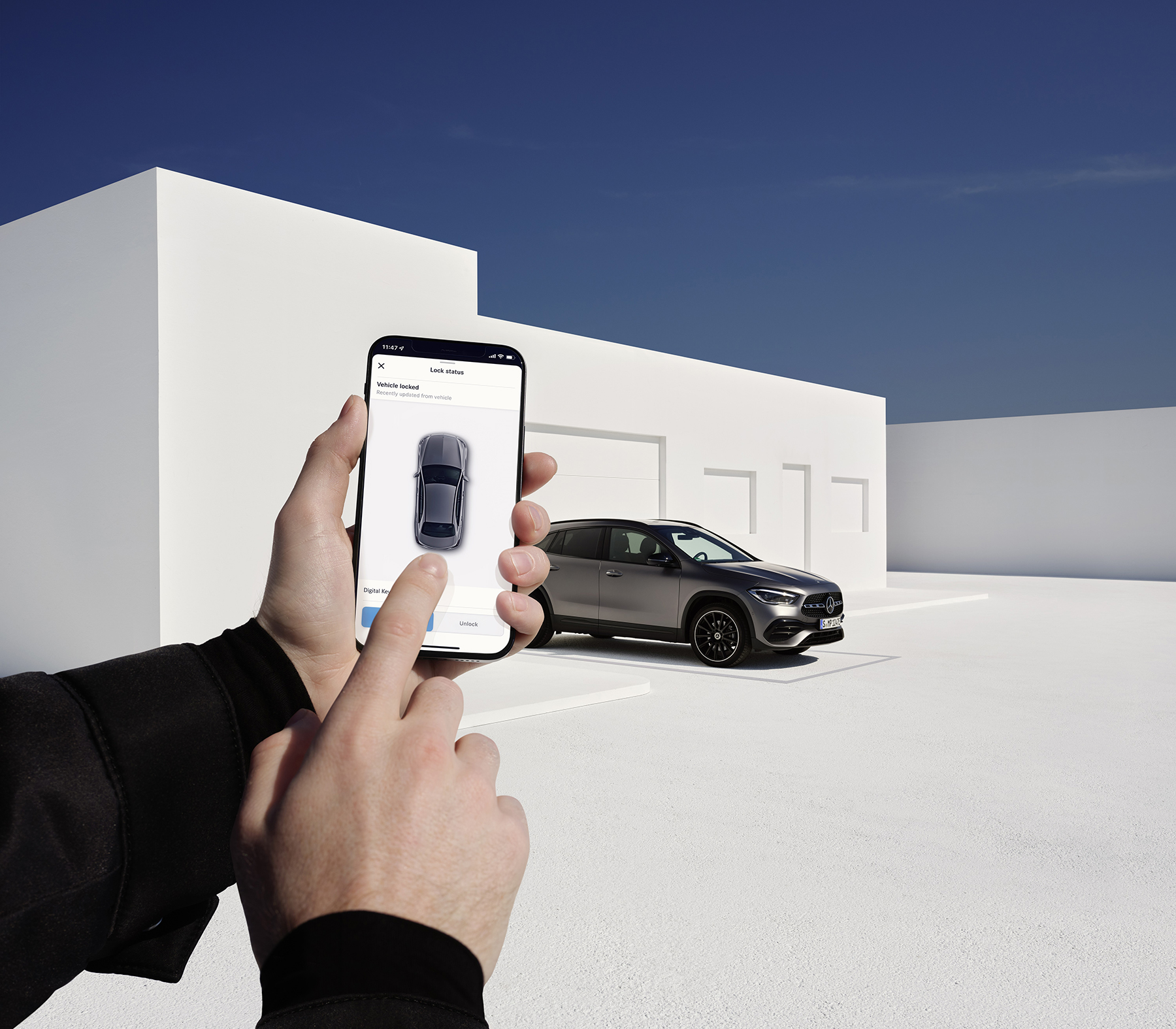 The menu of the Mercedes me App displays the available functions of the Navigation, Remote and GUARD 360˚ Digital Extras on a smartphone. Mercedes me App | Apps | Mercedes me