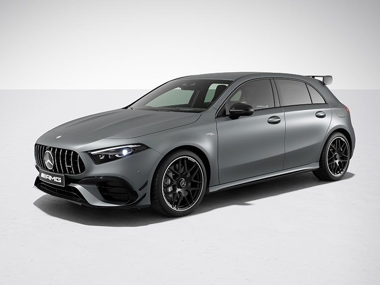 搭配 AMG 空氣動力套件的 Mercedes-AMG A系列小型轎車車身。