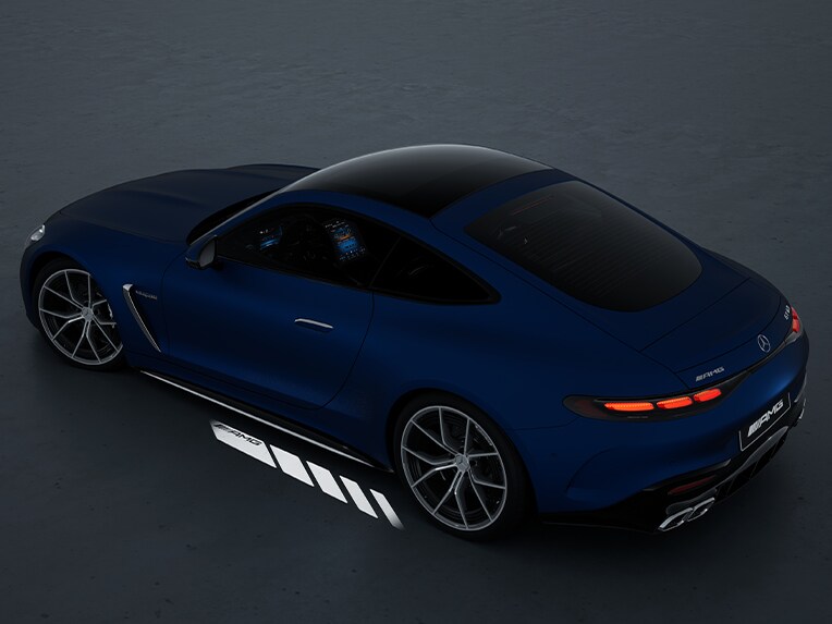 全新Mercedes-AMG GT轎跑車的AMG標誌投影。