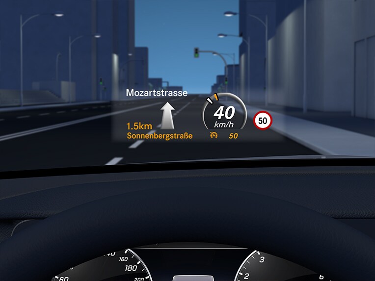 全新Mercedes-AMG GT轎跑車車內的視平顯示。