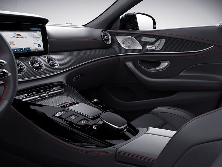 AMG trim elements in matt carbon-fibre in the Mercedes-AMG GT 63 S E PERFORMANCE.