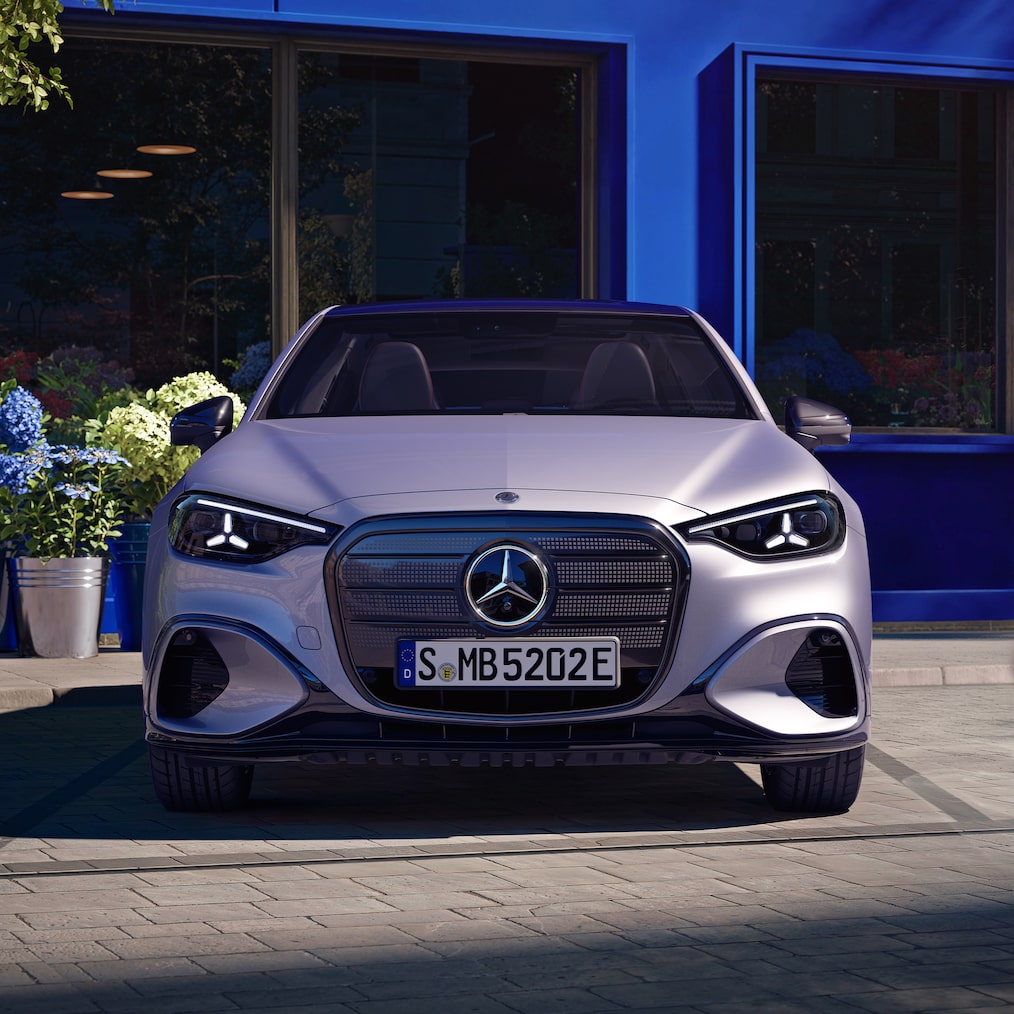 發光式車頭設計 | 純電 C-Class