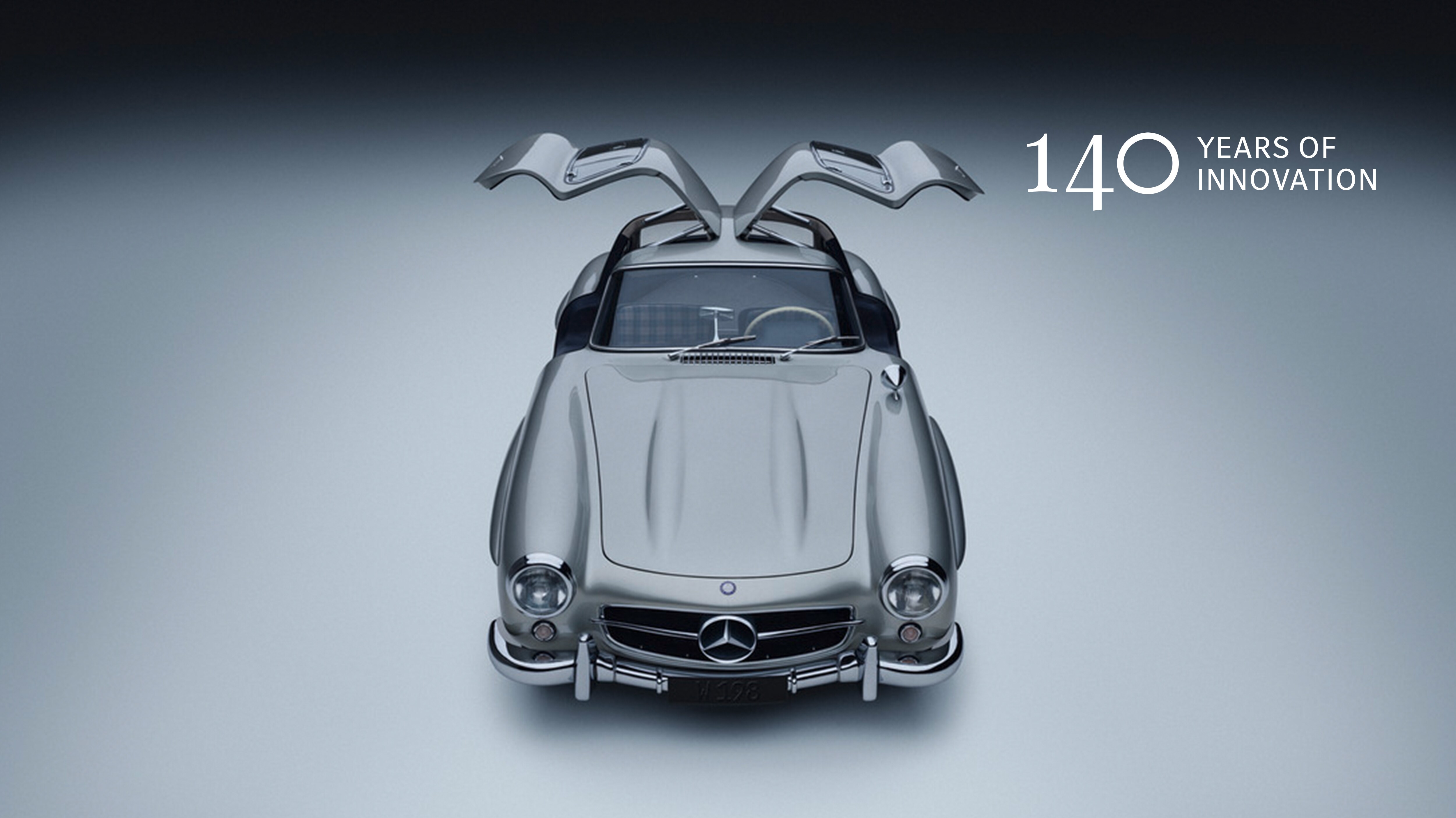 Customer with workshop employee