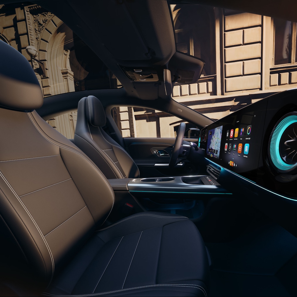 從Mercedes-Benz CLA C178的駕駛座椅可見MBUX Superscreen（或側視圖，其中運動型座椅亦清晰可見）。