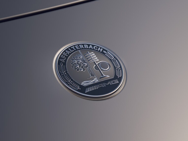 Mercedes-AMG 徽章。