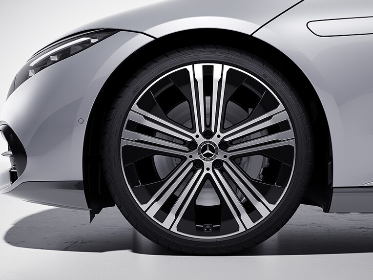 The 55.9 cm (22-inch) 5-twin-spoke light-alloy wheels on the EQS Saloon from Mercedes-Benz.