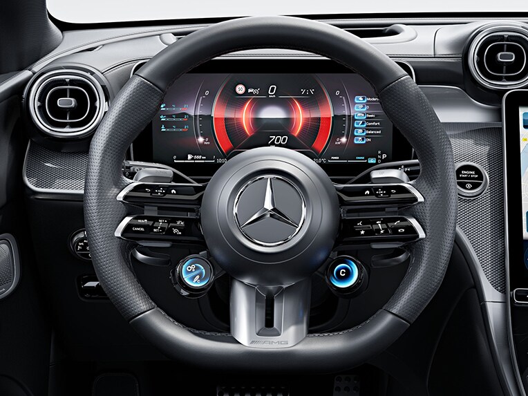 Mercedes-AMG GLC 轎跑車內的 nappa真皮AMG高性能軚盤。