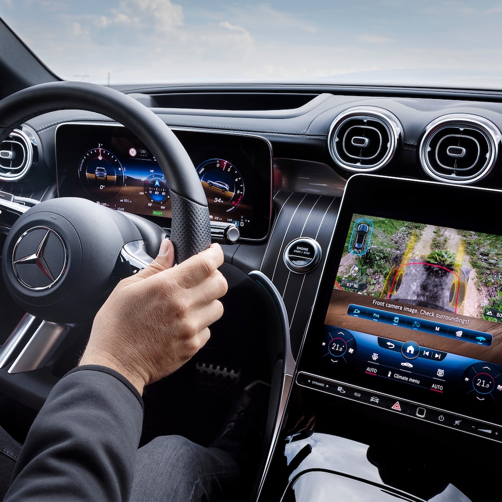 MBUX 越野螢幕特寫。