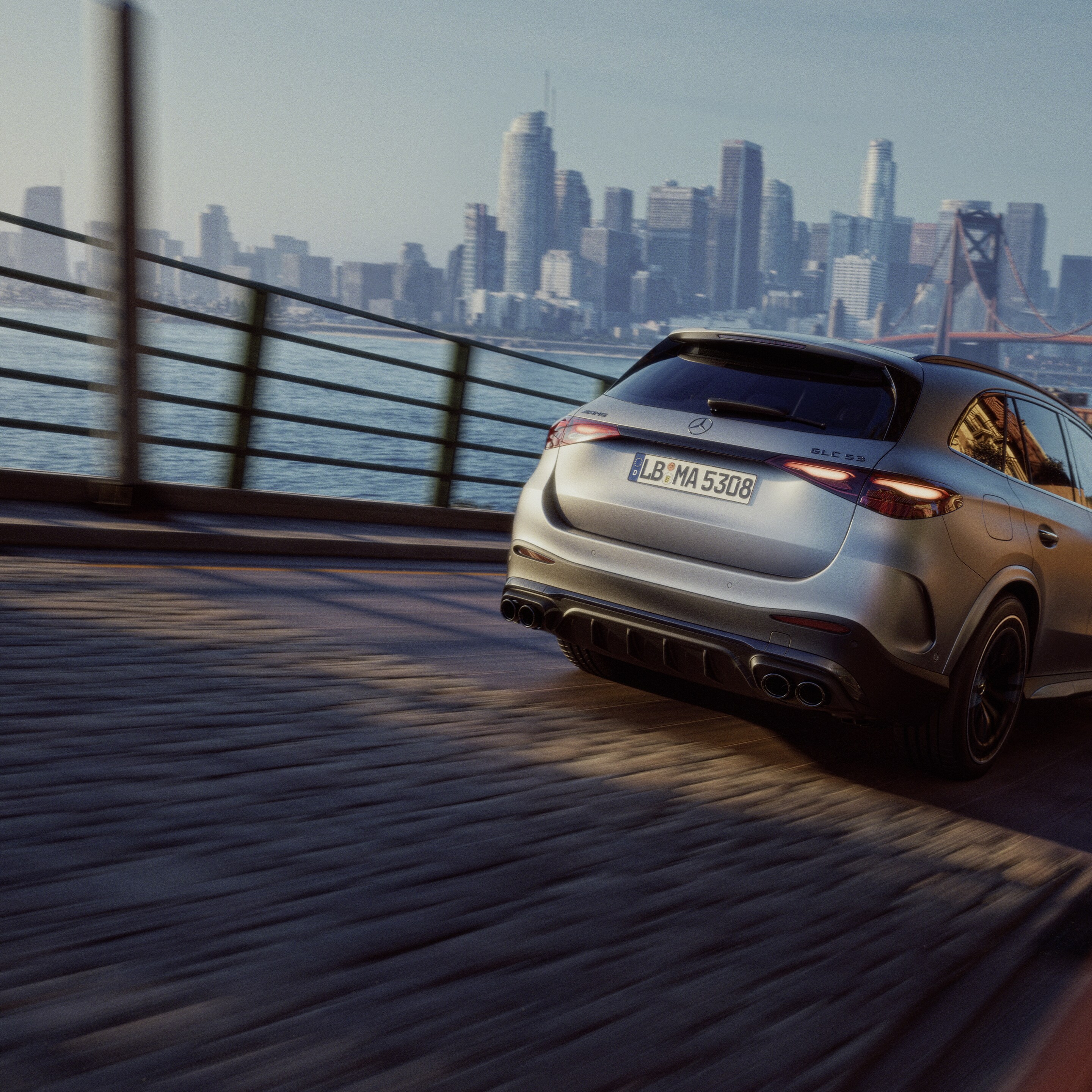 全新 Mercedes-AMG GLC SUV 的性能。