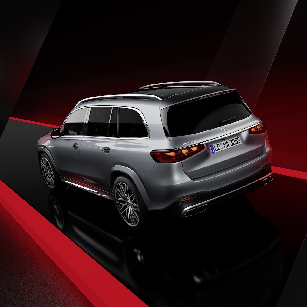 Another dynamic view of a Mercedes-AMG GLS 63 4MATIC+ (driving shot).