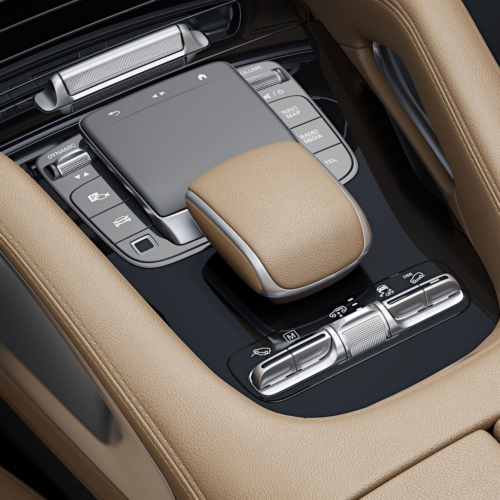 The transparent bonnet of the Mercedes-Benz GLS.