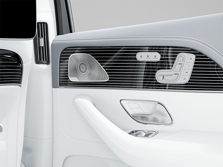 Mercedes-Maybach GLS車廂，採用MANUFAKTUR專屬真皮套裝。