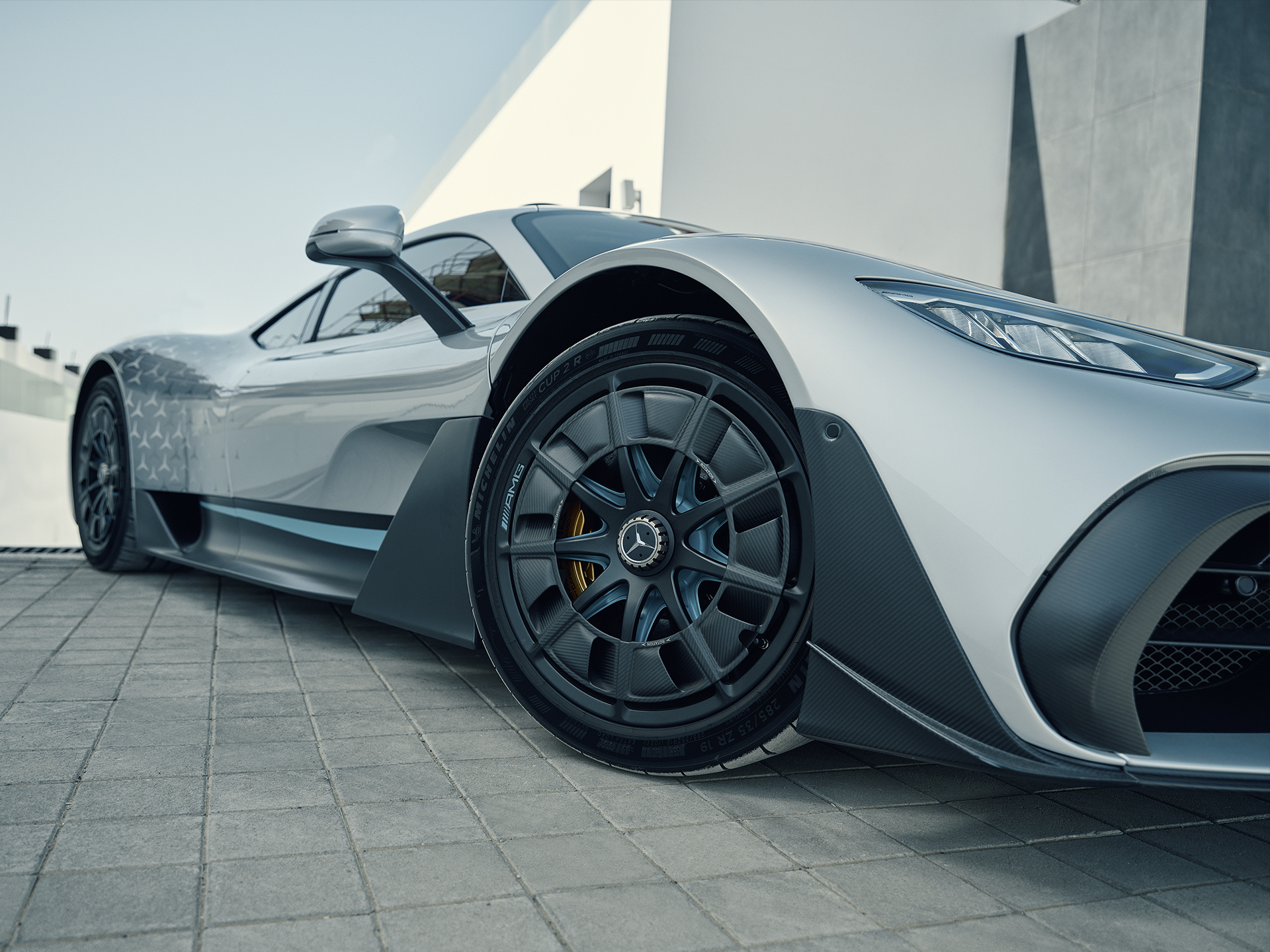 超凡性能境界 | ONE | Mercedes-AMG Mercedes-AMG ONE 輪圈的細部圖。