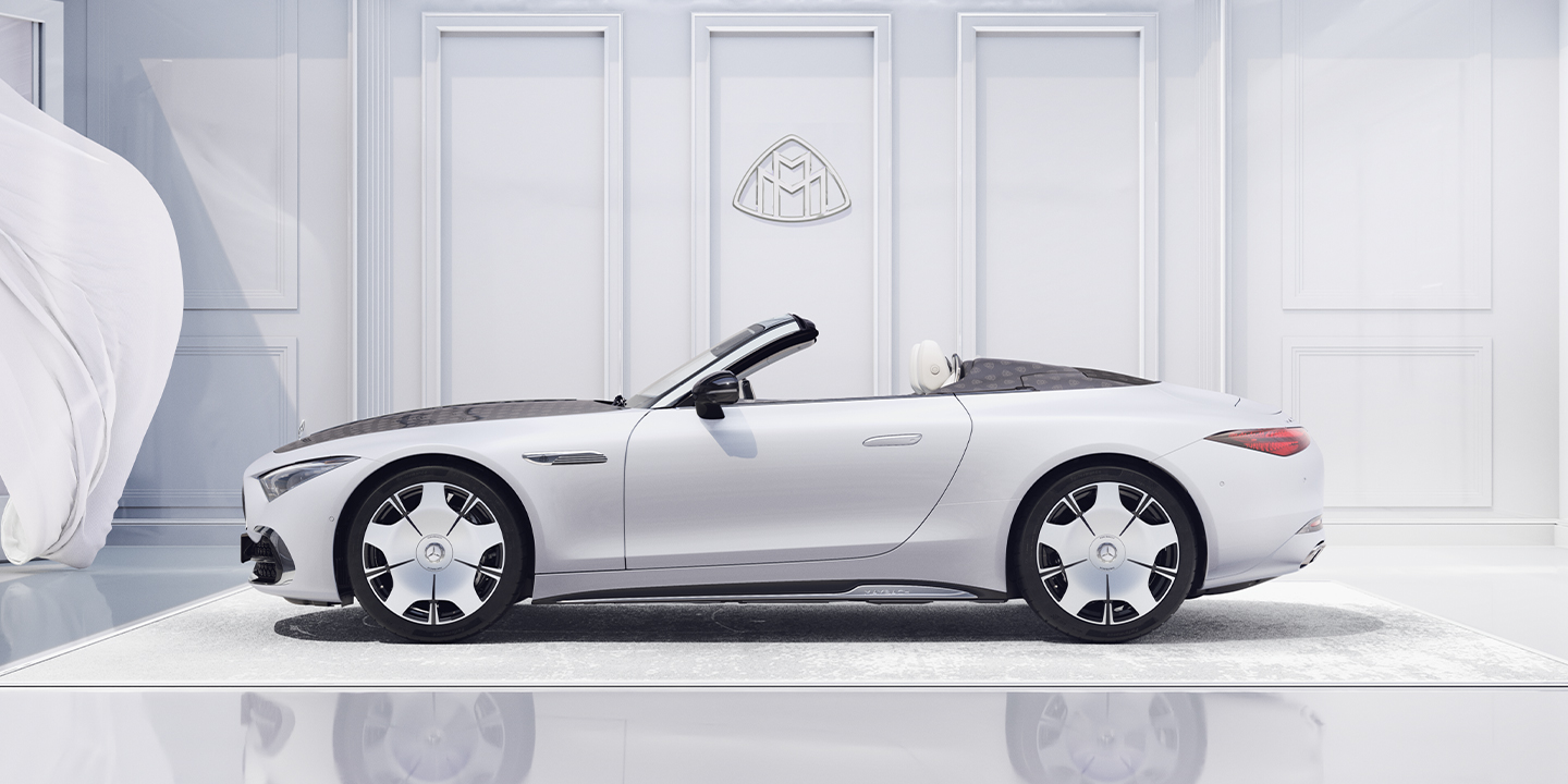 Facing the world with a striking front and a new Maybach-specific bumper, the Mercedes-Maybach SL 680 presents an elegant character. Facing the world with a striking front and a new Maybach-specific bumper, the Mercedes-Maybach SL 680 presents an elegant character.