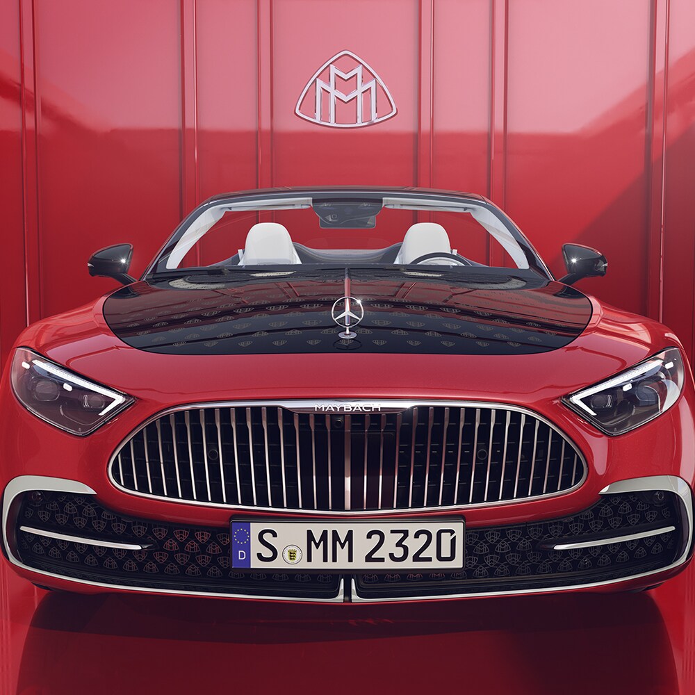 Facing the world with a striking front and a new Maybach-specific bumper, the Mercedes-Maybach SL 680 presents an elegant character.