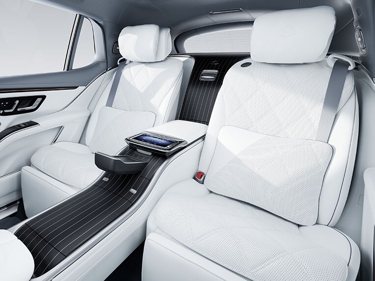 Mercedes-Maybach EQS SUV豪華轎車車內的氣壓調節座椅。