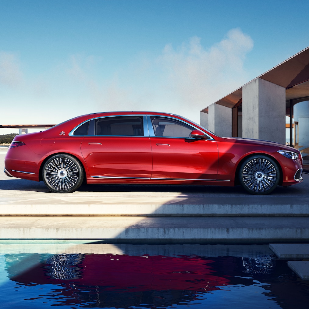 Side view of the S-Class from Mercedes-Maybach.