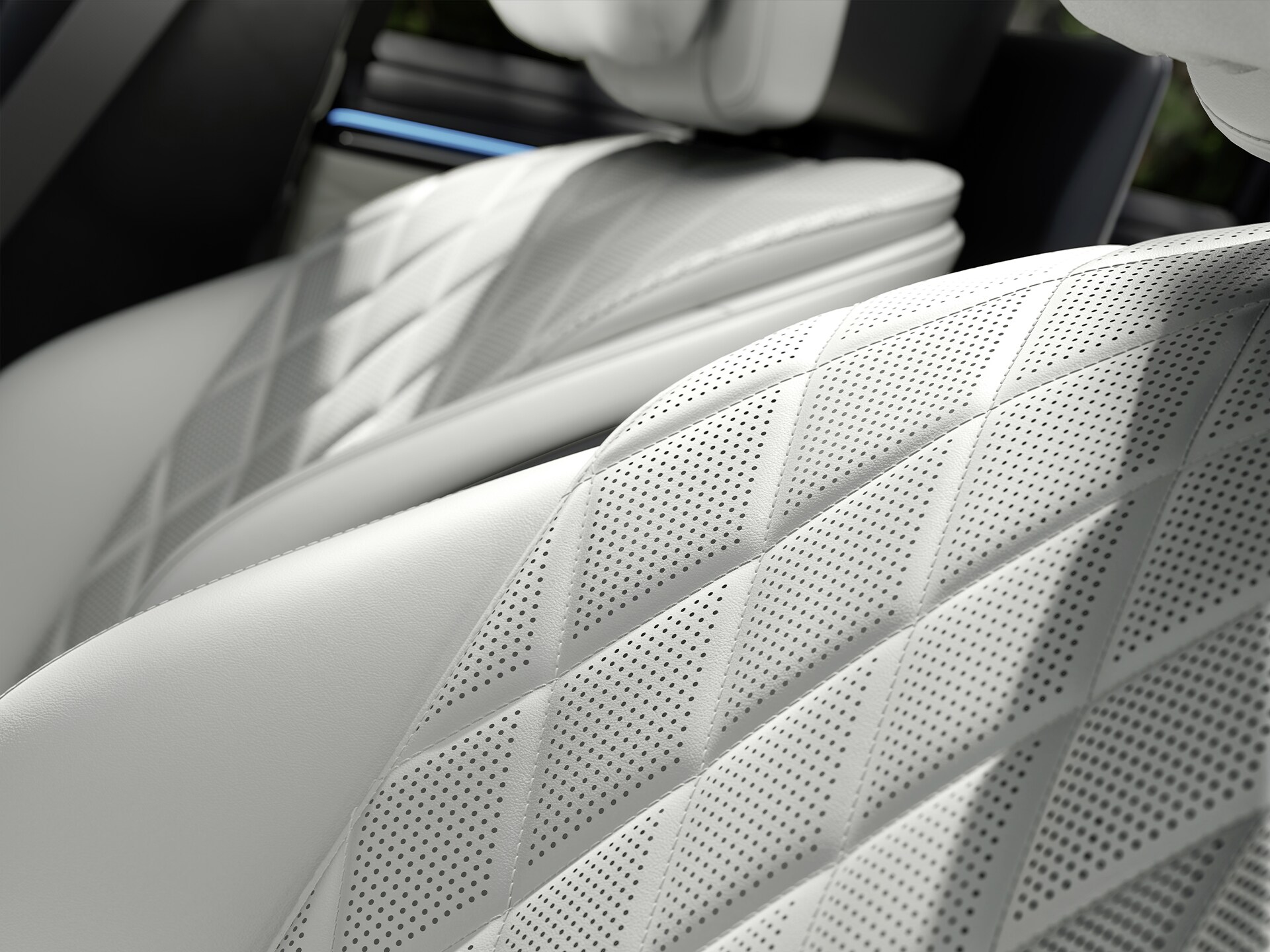 The new Mercedes-Benz S-Class Saloon long with MANUFAKTUR features in a side view.