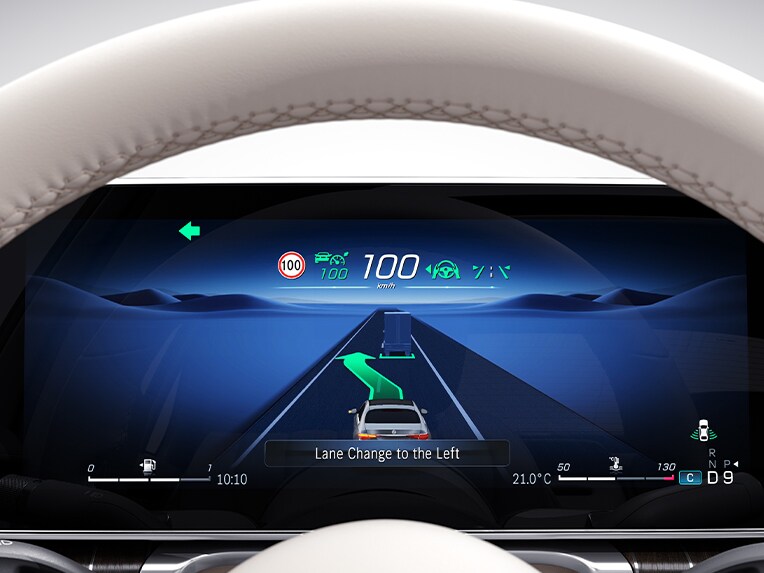 Mercedes-Benz S系列房車駕駛座顯示器。