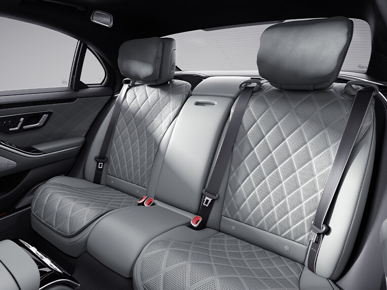 配備專屬套件的 Mercedes-Benz S系列房車的車廂。