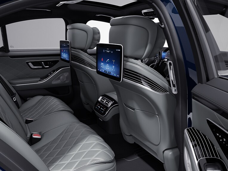 配備專屬飾板套件的 Mercedes-Benz S系列房車的車廂。