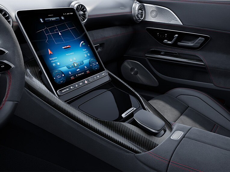 MANUFAKTUR carbon fibre trim elements in the Mercedes-AMG SL Roadster.