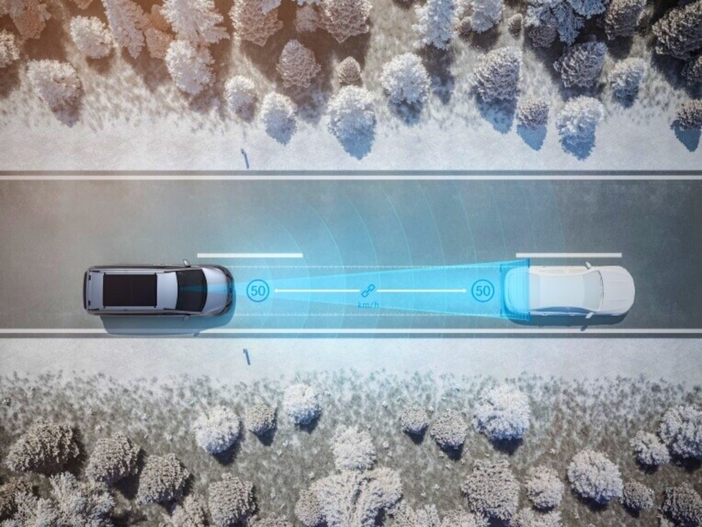 MBUX augmented reality for navigation of the Mercedes-Benz V-Class.
