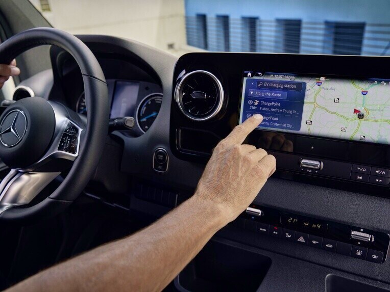 Navigation in the MBUX multimedia system of the Mercedes-Benz eSprinter Panel Van.