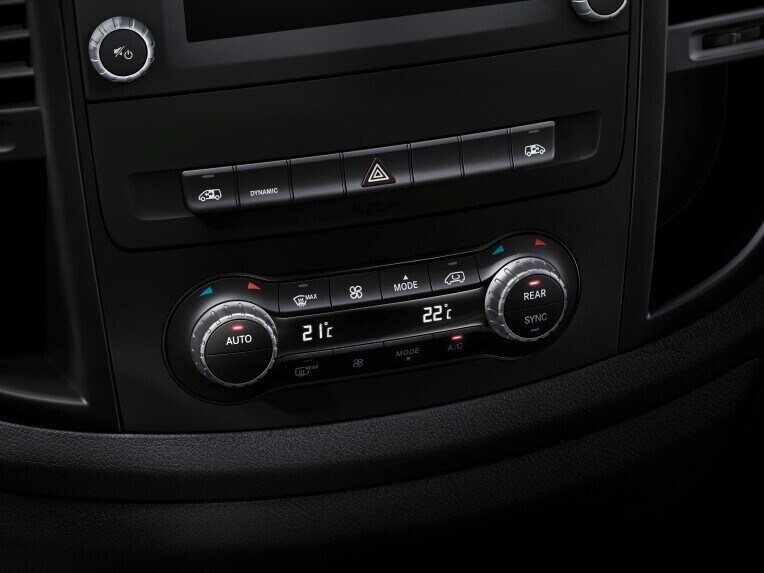 THERMOTRONIC自動恆溫控制營造車廂怡人氣溫，令人在長途駕駛仍可保持身心舒暢。