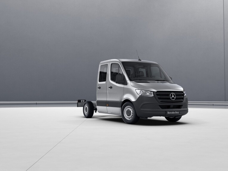 The reinforced rough-road version is recommended when the vehicle is used in construction transport or in forestry and agriculture.