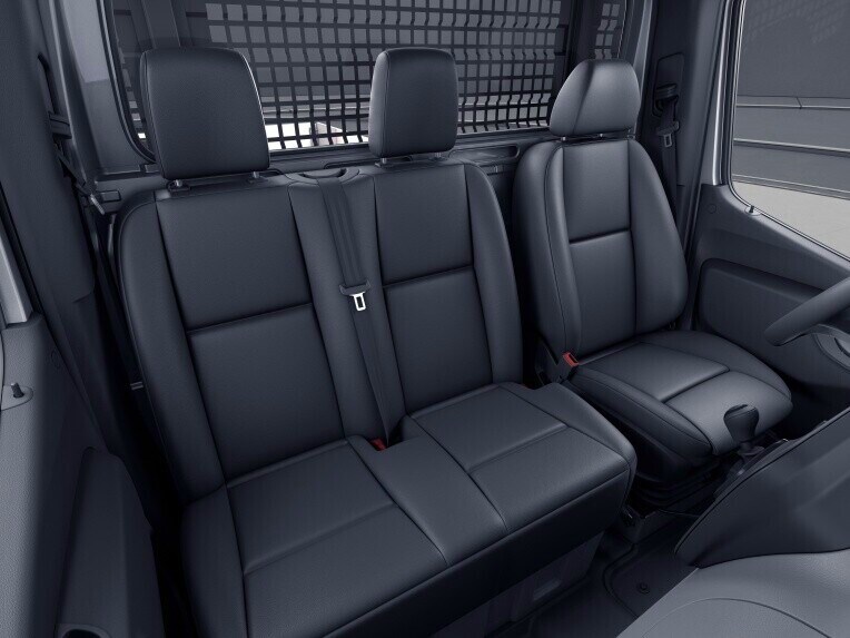 On the front passenger's side, a 2-seater front passenger's bench seat is installed in place of an individual seat. This provides an additional seat at the front in the cockpit.