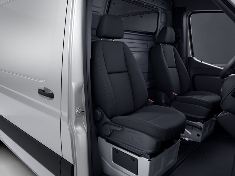In the event of a side impact, the sidebags located in the outer side of the seat backrest can protect the chest and pelvis area.