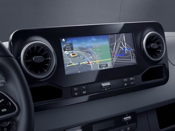 Save time thanks to fast Mercedes-Benz Navigation with flexible input via touch control or voice input.