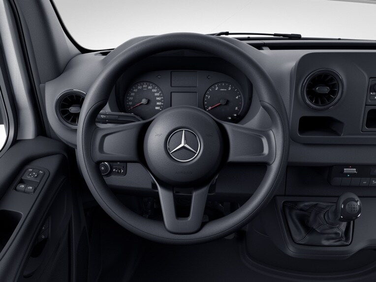 In the event of a collision, the airbag integrated in the steering wheel can protect the driver's head and upper body.