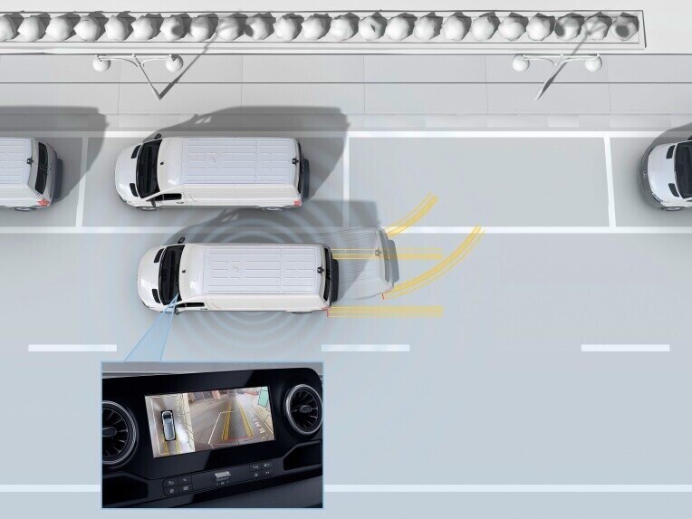 Park and manoeuvre more easily: the 360° camera gives you an all-round view of the vehicle and also a bird's eye view.