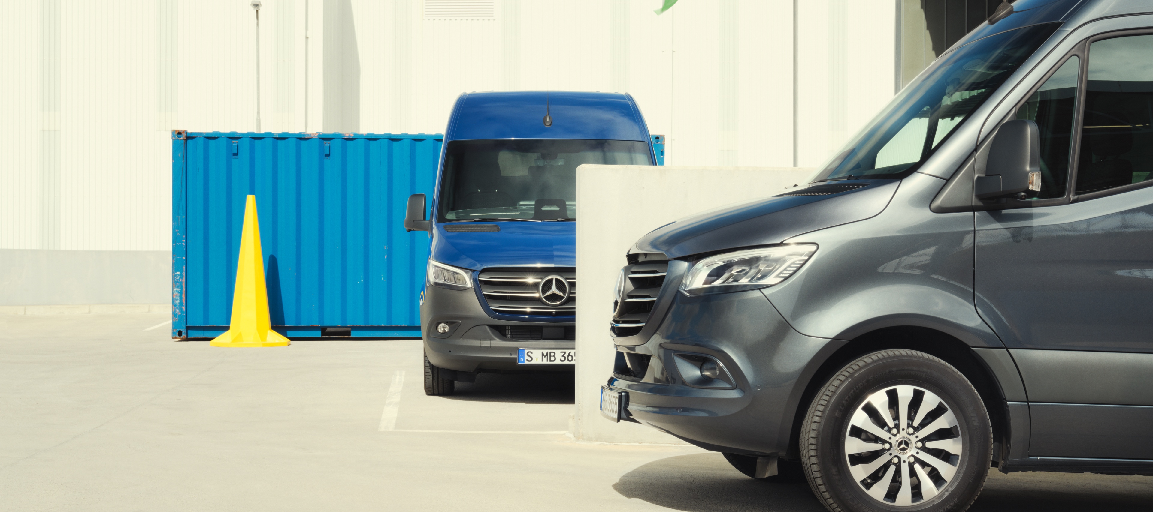 Sprinter | Mercedes-Benz The Mercedes-Benz Sprinter Panel Van and Tourer on the roof of a high-rise building.