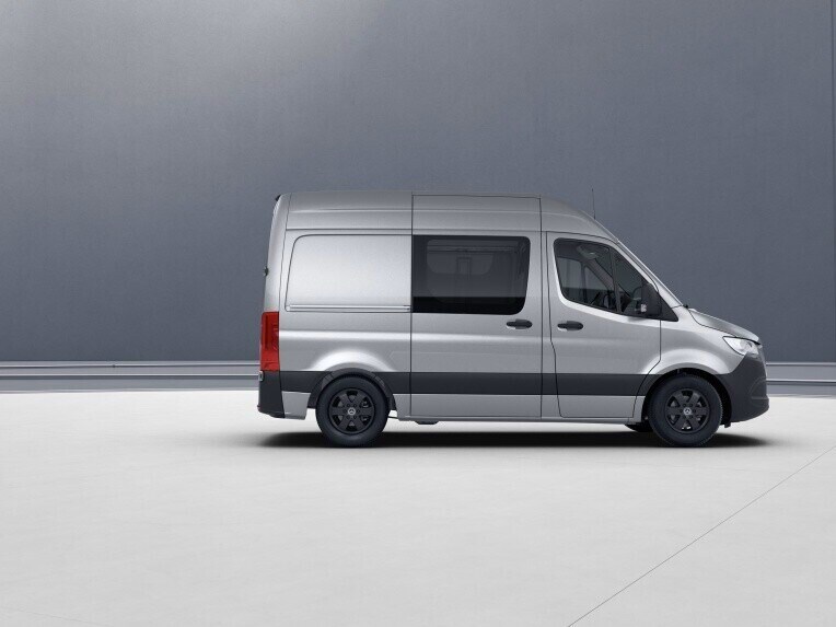 Sprinter輕型客貨車短陣連高車頂。