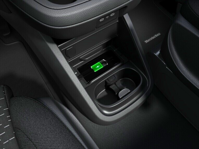 Mercedes-Benz Vito 的流動裝置無線充電系統。