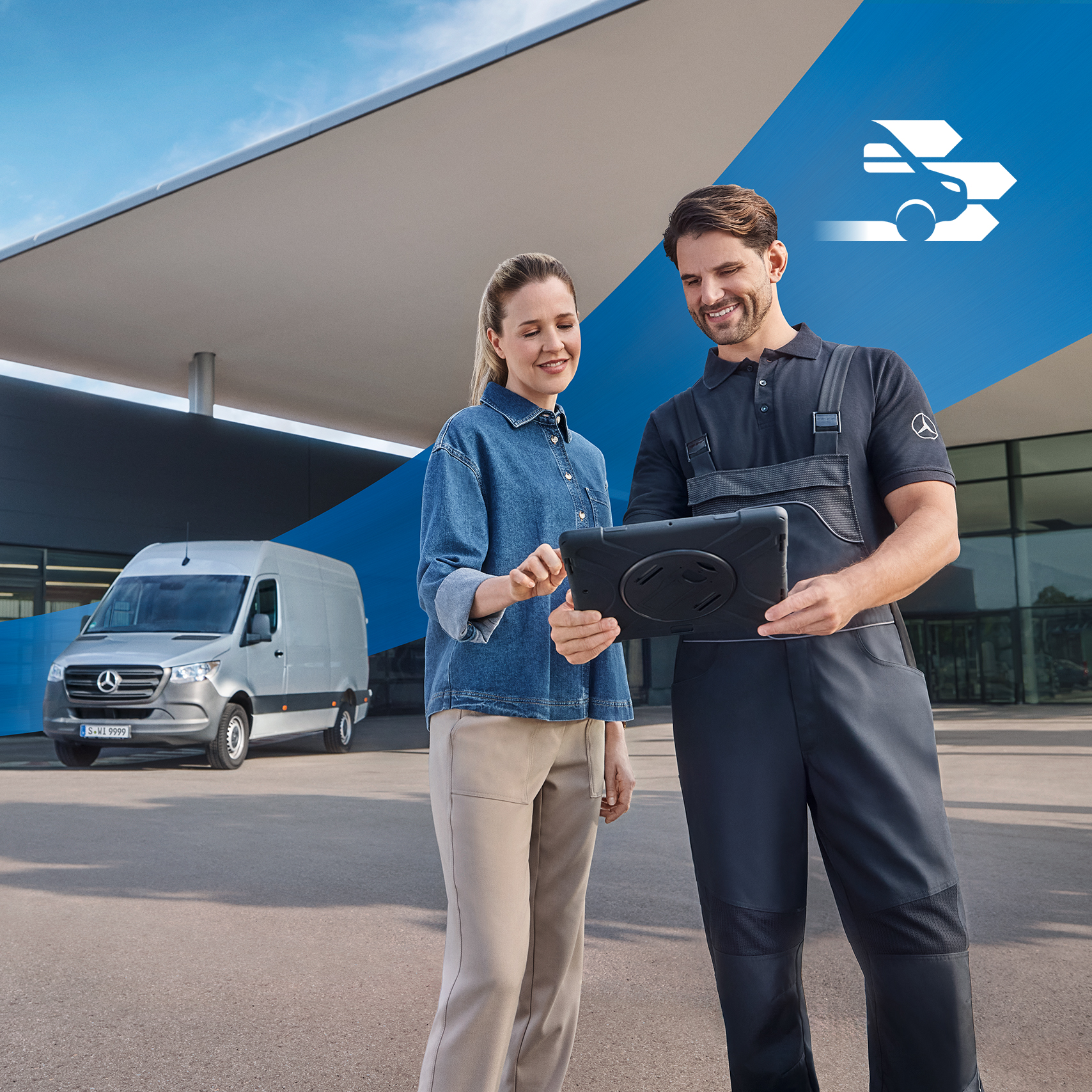 Mercedes-Benz | Services Overview A Mercedes-Benz Technician talking with a customer in front of a dealership – comprehensive commercial vehicle service for Mercedes-Benz customers.
