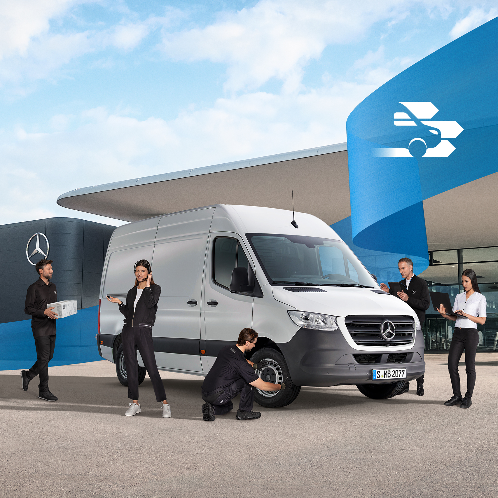 Mercedes-Benz | 小型商用車服務 五名 Mercedes-Benz 員工在 Mercedes-Benz 服務合作夥伴停車場的白色小型商用車旁。